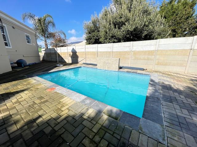 4 Bedroom Property for Sale in Tafelzicht Western Cape